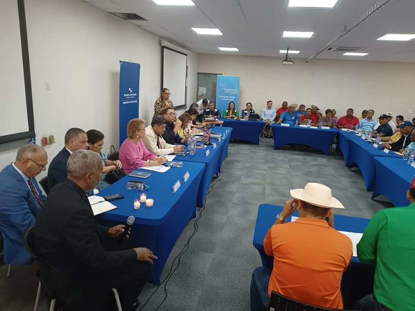 MEDUCA se reúne con gremios docentes.