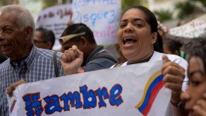 Opositores reiteran llamado a paro para el martes contra medidas de Maduro