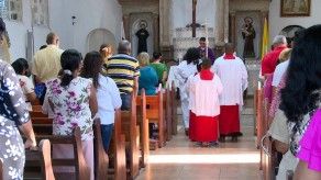 Continúa suspendido el saludo de la paz en las misas