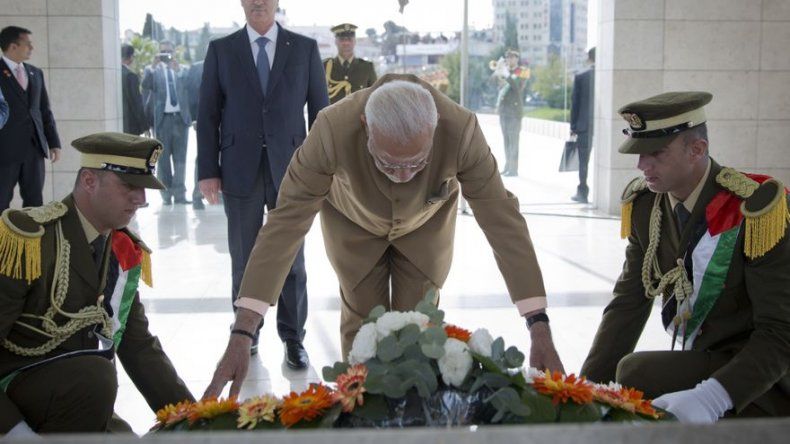 Abbas pide a India apoyar una mediación de paz multinacional