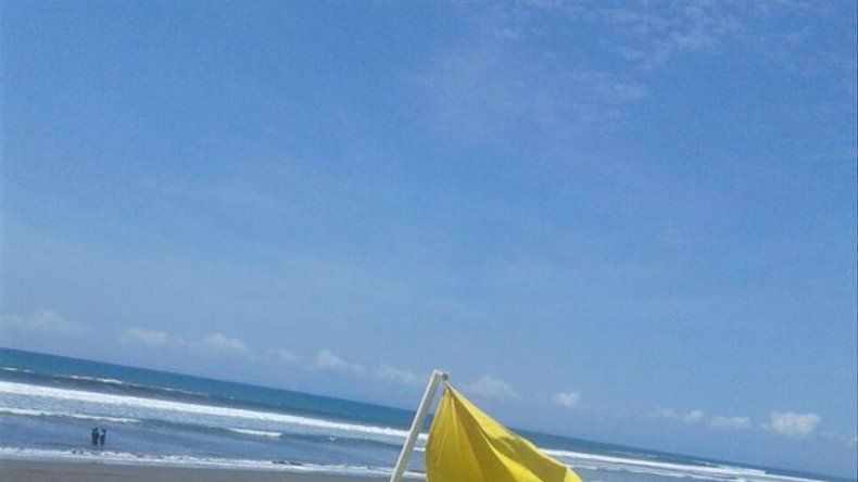 Bandera amarilla en playa Gorgona por casos de picaduras de agua mala