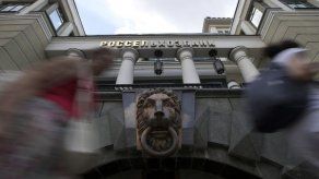 UE identifica 5 bancos rusos que ha sancionado