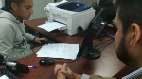 Defensoría de Ecuador pide medida cautelar para frenar requisito de pasaporte