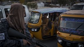 Los más recientes ataques de EI se produjeron en momentos en que el Talibán se enfrenta a la complicada tarea de gobernar a un país destrozado luego de cuatro décadas de guerra.