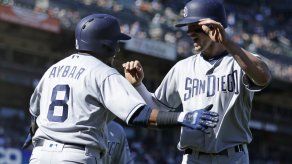 Myers batea jonrón en la 12ma; Padres vencen a Gigantes