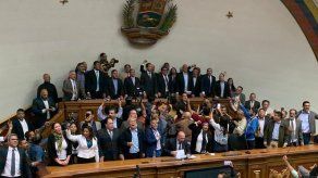 Venezuela: opositor Juan Guaidó retoma el control del Congreso