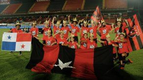 Alajuelense: Marta Cox y Kenia Rangel campeonas en CR