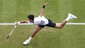 Djokovic alcanza semifinales en Eastbourne