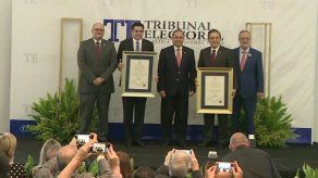 TE entrega credenciales a  Laurentino Cortizo y José Gabriel Carrizo