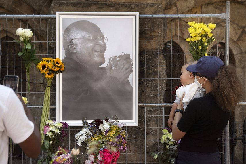 Tutu fue galardonado con el Nobel de la Paz en 1984 por su lucha contra la brutal opresión del apartheid.