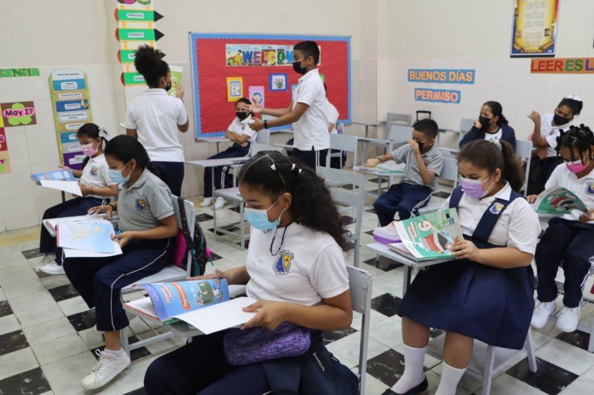 Meduca beneficia a estudiantes con más de cinco millones de textos escolares