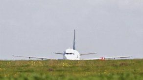 Algunos pasajeros abandonan el avión libio secuestrado y desviado a Malta