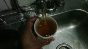 Moradores de Arraiján y La Chorrera se quejan por agua sucia en sus grifos