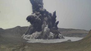 Actividad de volcán obliga a evacuaciones en Filipinas