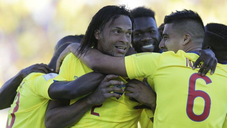 Ecuador despacha a Venezuela y sube en la tabla