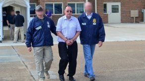 El Salvador: En medio de abucheos llega exjefe militar deportado de EEUU