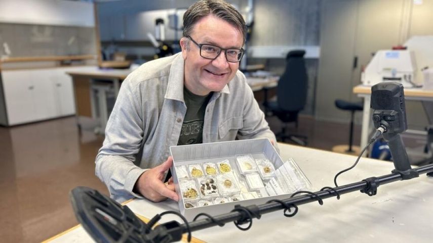 Hombre compra detector de metales para caminar más y halla tesoro en Noruega