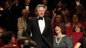 Polanski reaparece en Cannes en una alfombra roja pasada por agua