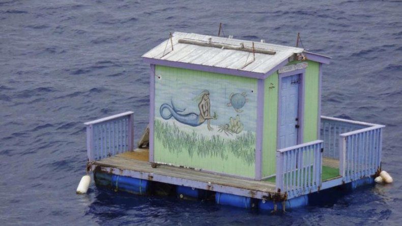 Guardacostas encuentran una sirena... pintada en una casa