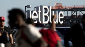 Siete pasajeros sufrieron lesiones leves como intoxicación por humo y magulladuras en los codos, según la Autoridad de Puertos.