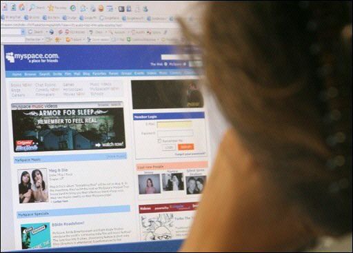 Doctora hace que adolescentes cambien perfiles de MySpace