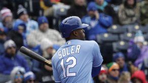 Soler lleva a Reales a triunfo 8-6 ante Medias Blancas
