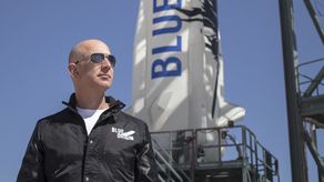 La firma de Bezos demandó entonces a la agencia aeroespacial, al considerar que la licitación había incurrido en una evaluación ilegal e inapropiada de las propuestas a la NASA.