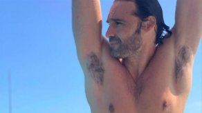 Iván Sánchez y Camila Sodi: captados besándose en Ibiza