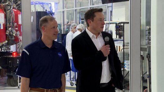 Elon Musk se protege y vende acciones de Tesla por casi 7.000 millones de dólares