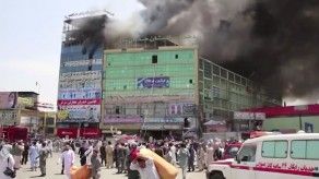 Un muerto y siete heridos en incendio en un centro comercial de Kabul