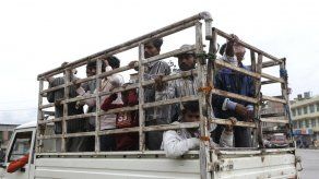 Unos 10.000 indios salen por carretera de Nepal evacuados en autocares