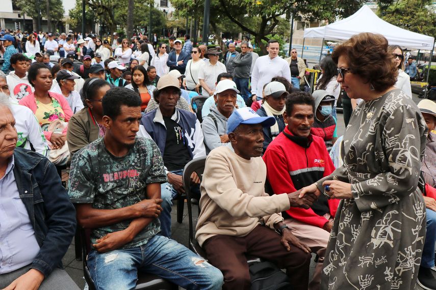 Ecuador se disculpa con víctimas de esclavitud de una empresa japonesa