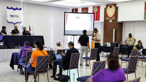 Junta de escrutinio en sede del Tribunal Electoral.