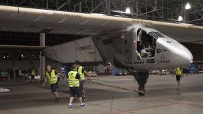 Avión Solar Impulse 2 reanuda su vuelta al mundo sin usar combustible Avión Solar Impulse 2 reanuda su vuelta al mundo sin usar combustible