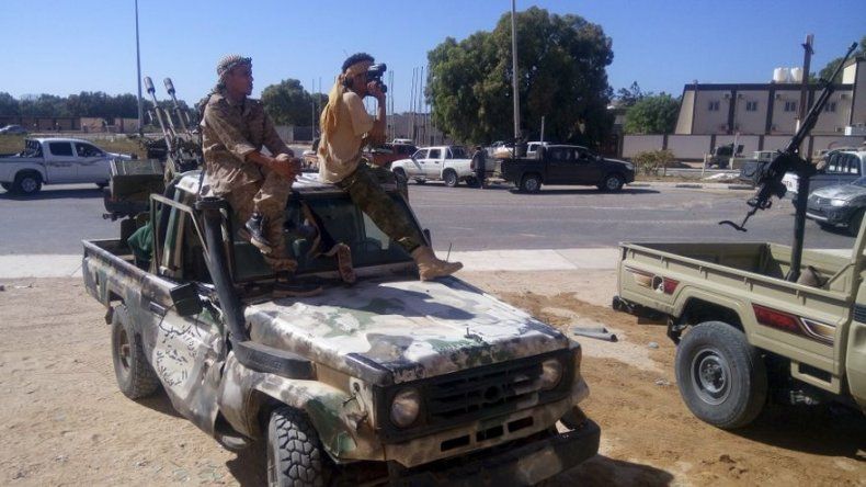 Libia: 16 muertos en un ataque suicida ante bastión de EI