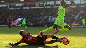 Liverpool recibe 3 goles al final y desperdicia oportunidad