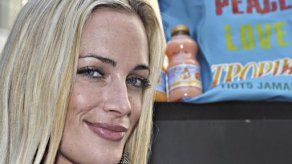 Novia de Pistorius recibió disparos en la cabeza y en una mano (policía)