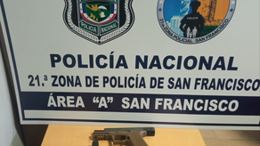 Tras persecución policial, aprehenden a 5 personas y decomisan armas de fuego