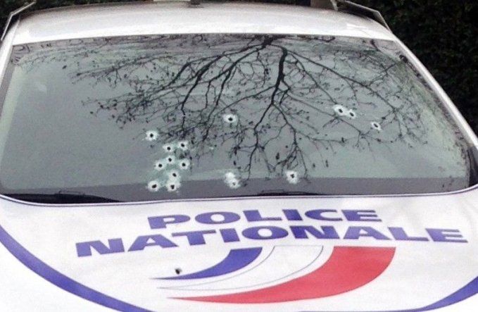 Enmascarados atacan semanario satírico Charlie Hebdo