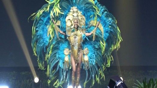 Pasarela de Rosa Montezuma en la competencia de Trajes de Fantasía
