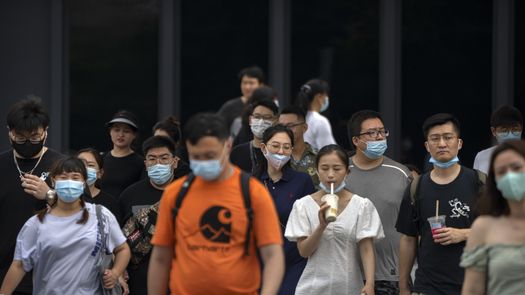 El confinamiento se produce en el pico de la temporada turística en Sanya, famosa por sus playas.