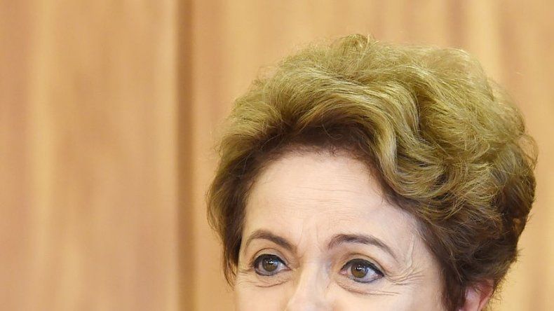 Rousseff descarta renuncia y dice que sería un orgullo tener a Lula en gabinete