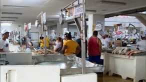 Mercado de Mariscos descarta productos ante bajas ventas