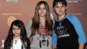 Juez no cambiará tutores a hijos de Jackson