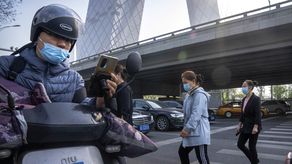 Muchos lugares parecen estar aplicando controles más estrictos luego de que las autoridades de Shanghái fueran criticadas por no actuar con suficiente dureza.