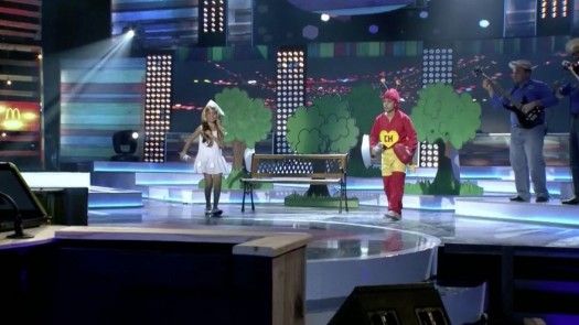 Chapulín vs. Pitufina – Christian y Evelyn
