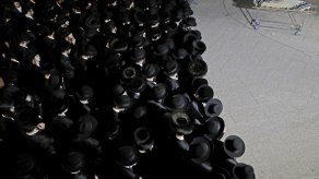 Las exequias de las víctimas de la estampida humana empezaron el viernes, horas después de la tragedia en Monte Merón.