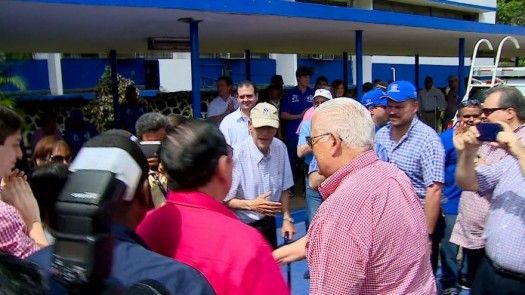 Dirigentes del PRD acuden a votación con esperanza de unión