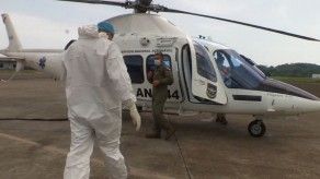Trasladan a pacientes con COVID-19 de las zonas de difícil acceso