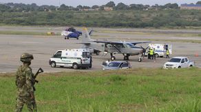 Durante el atentado murió un sospechoso cuando se detonó una primera carga explosiva que llevaba en sus manos en el aeropuerto.